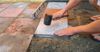 Укладка тротуарной плитки на основание в Красном Сулине в октябре