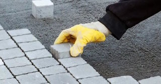 Укладка тротуарной плитки 50 на 50 в Красном Сулине в октябре