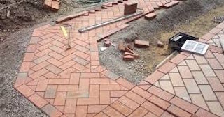Укладка тротуарной плитки в Красном Сулине в октябре
