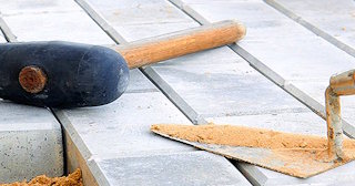 Профессиональная укладка тротуарной брусчатки в Красном Сулине в октябре