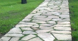Профессиональная укладка камня на дорожки в Красном Сулине в октябре