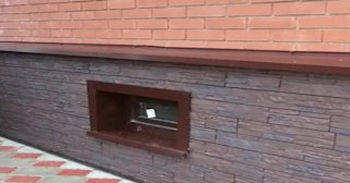 Облицовка цоколя панелями под камень в Красном Сулине в октябре