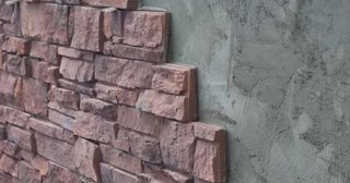 Качественная отделка цоколя фундамента снаружи в Красном Сулине в октябре