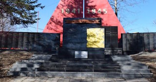 Профессиональное благоустройство памятников в Красном Сулине в октябре